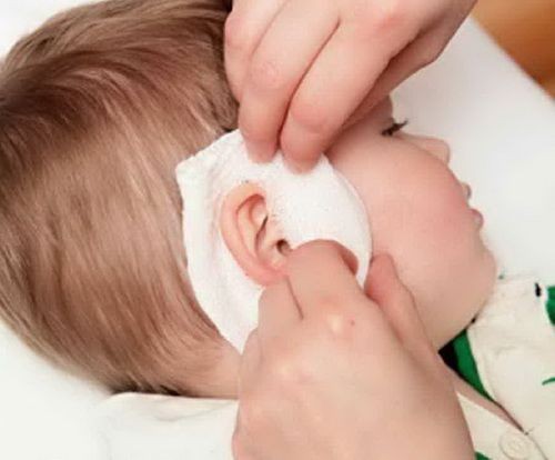 Как узнать болит ухо у ребенка