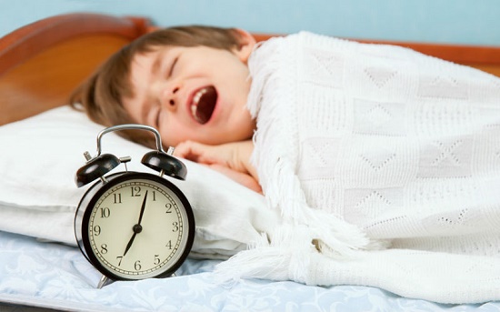 Как разбудить ребенка в садик, если он не хочет вставать